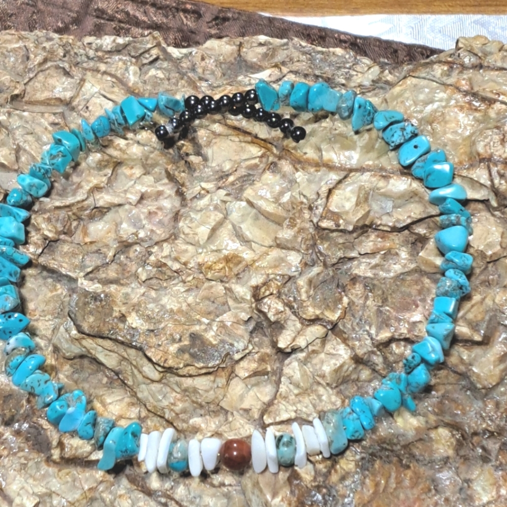 Turquoise, hematite carnelian and pucca shell LG memory metal choker/necklace ♥️